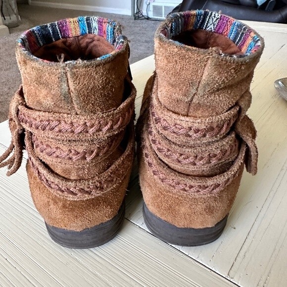 Minnetonka Women's Dixon Brown Suede Leather Boot Zip Ankle Bootie Boho Tan  10 - Picture 3 of 13